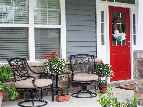 Comfortable Front Porch Decoration Ideas 21