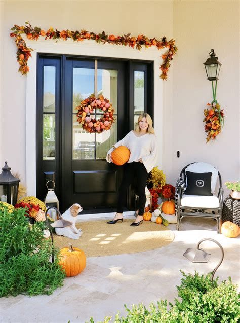 Comfortable Front Porch Decoration Ideas 26