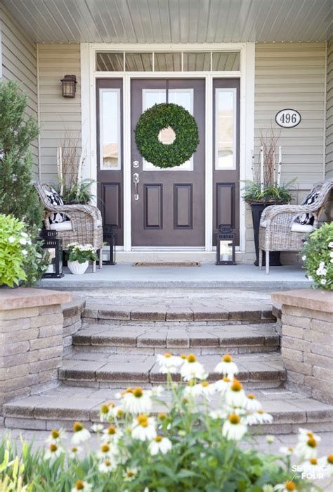 Comfortable Front Porch Decoration Ideas 28