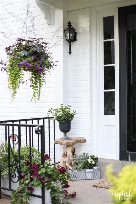 Comfortable Front Porch Decoration Ideas 33