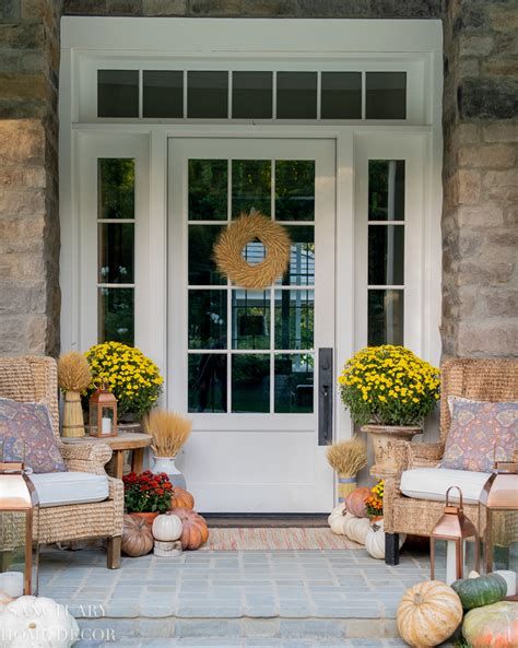 Comfortable Front Porch Decoration Ideas 34