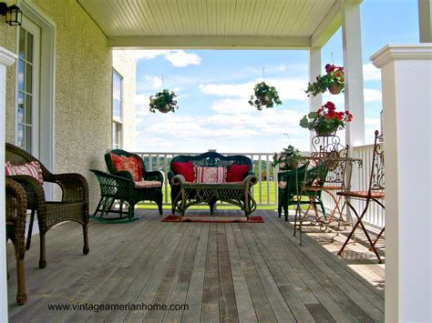 Comfortable Front Porch Decoration Ideas 35