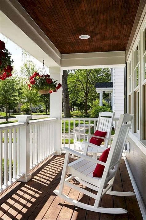 Comfortable Front Porch Decoration Ideas 36