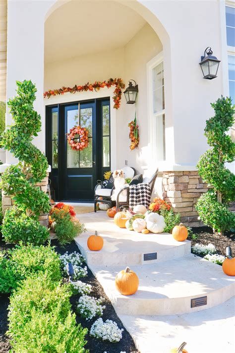 Comfortable Front Porch Decoration Ideas 37