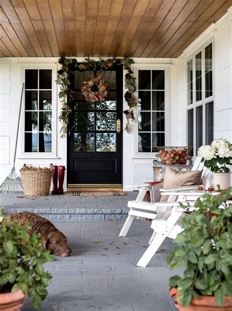 Comfortable Front Porch Decoration Ideas 44