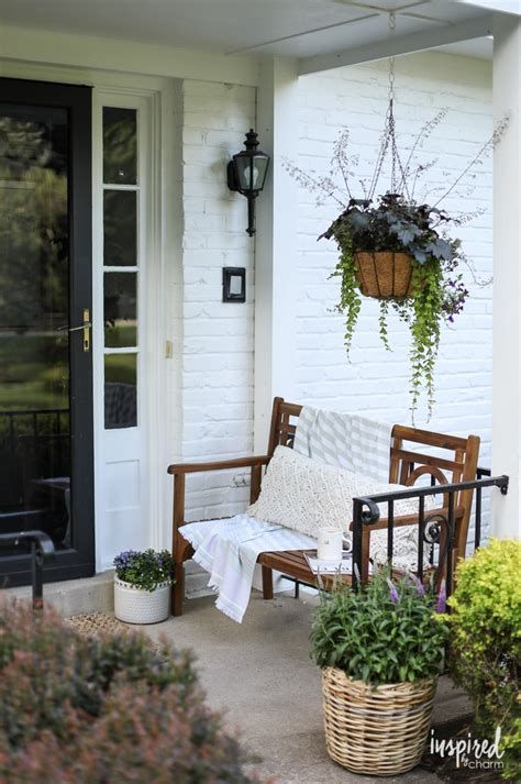 Comfortable Front Porch Decoration Ideas 45