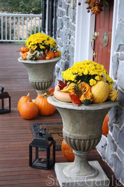 Cool Outdoor Autumn Decorating Ideas 19