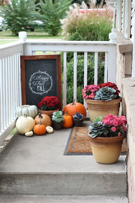 Cool Outdoor Autumn Decorating Ideas 29