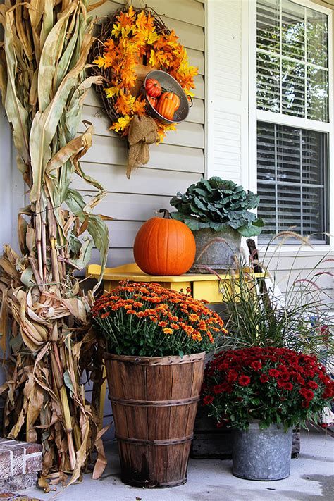 Cool Outdoor Autumn Decorating Ideas 33