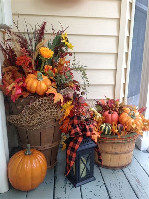 Cool Outdoor Autumn Decorating Ideas 38