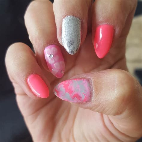 Inspiring Silver And Pink Nails 39