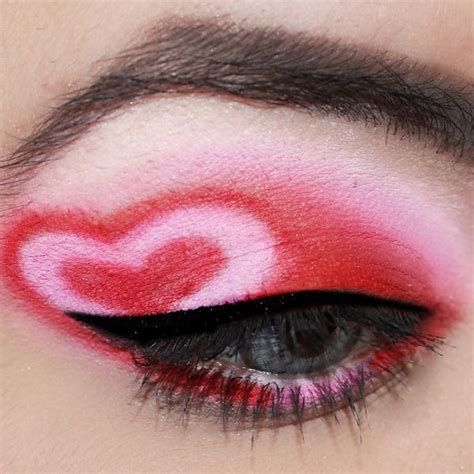 Lovely Valentines Day Eye Makeup 03