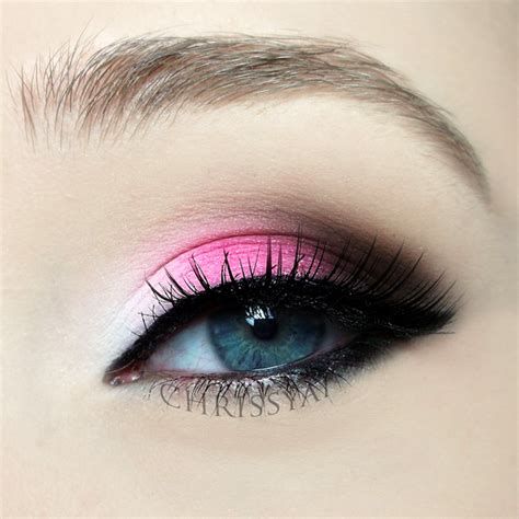 Lovely Valentines Day Eye Makeup 07