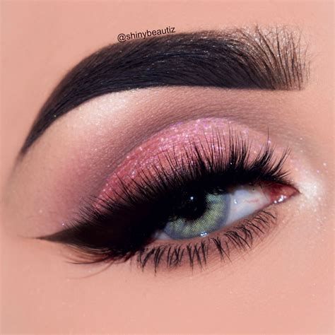Lovely Valentines Day Eye Makeup 09