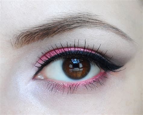 Lovely Valentines Day Eye Makeup 29