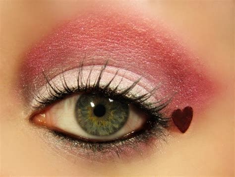 Lovely Valentines Day Eye Makeup 30