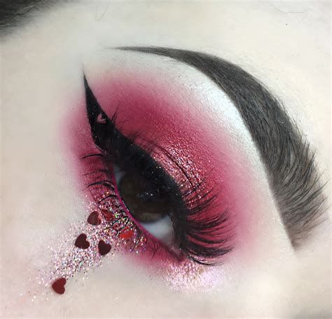 Lovely Valentines Day Eye Makeup 35