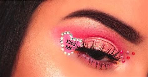 Lovely Valentines Day Eye Makeup 41
