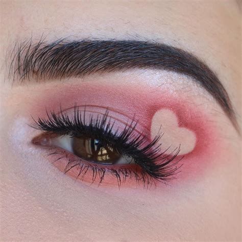 Lovely Valentines Day Eye Makeup 45