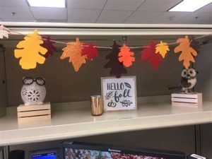 30+ Stunning Thanksgiving Office Decorating Ideas