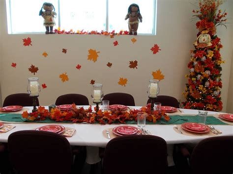 Stunning Thanksgiving Office Decorating Ideas 38