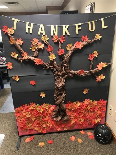 Stunning Thanksgiving Office Decorating Ideas 42