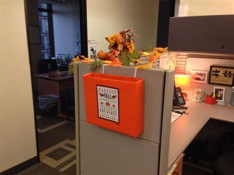 Stunning Thanksgiving Office Decorating Ideas 43