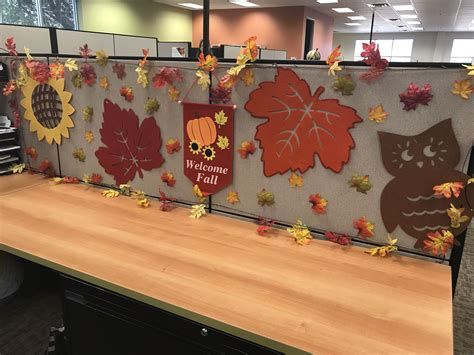 Stunning Thanksgiving Office Decorating Ideas 46