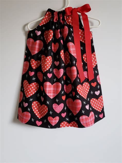 Stylish Girls Valentines Day Dress Ideas 23