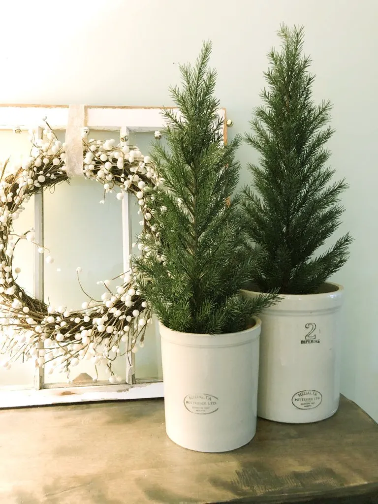 Numerous Ways To Fill Your Living Room With Scents Of Christmas 11