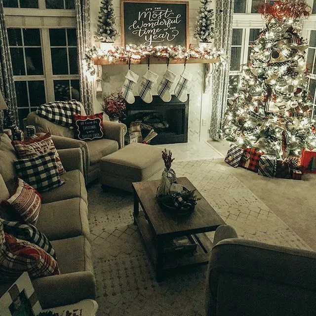 Numerous Ways To Fill Your Living Room With Scents Of Christmas 23