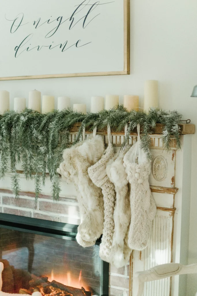 Numerous Ways To Fill Your Living Room With Scents Of Christmas 28