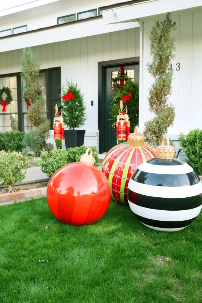 Unique Outdoor Christmas Decorating Ideas That Stands Out 09