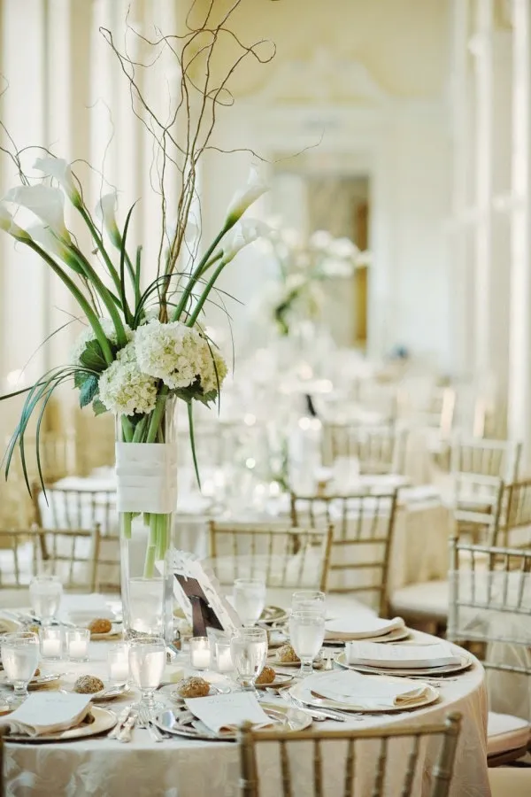 12 White Wedding Flowers Ideas For Your Wedding Table Decor