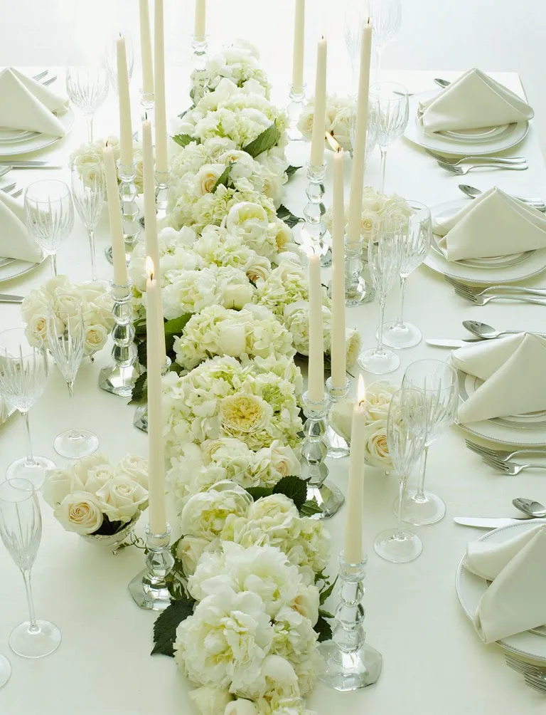 12 White Wedding Flowers Ideas For Your Wedding Table Decor 03