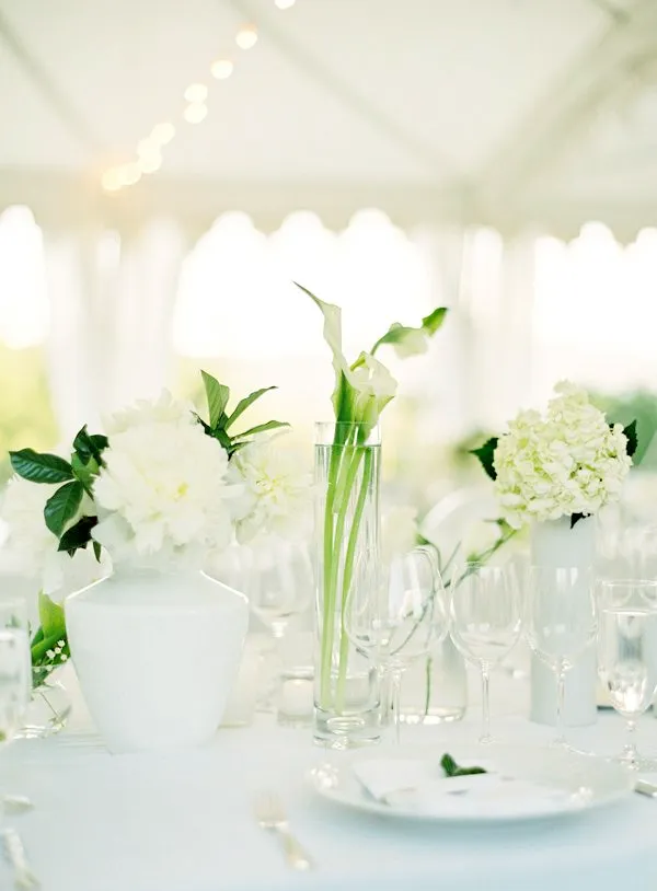 12 White Wedding Flowers Ideas For Your Wedding Table Decor 05