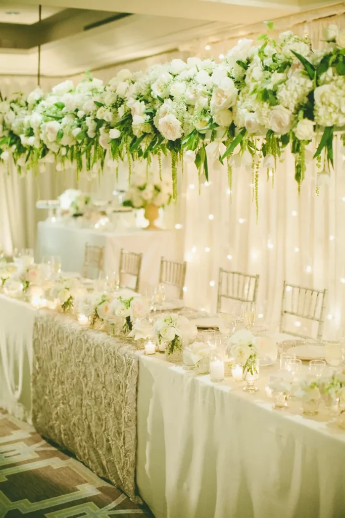 12 White Wedding Flowers Ideas For Your Wedding Table Decor 11