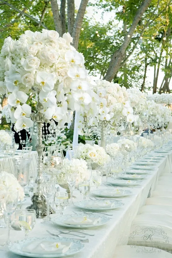 12 White Wedding Flowers Ideas For Your Wedding Table Decor 12