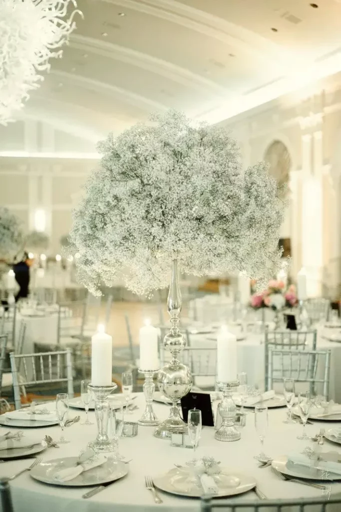 13 Easy Winter Wedding Centerpiece Ideas 04