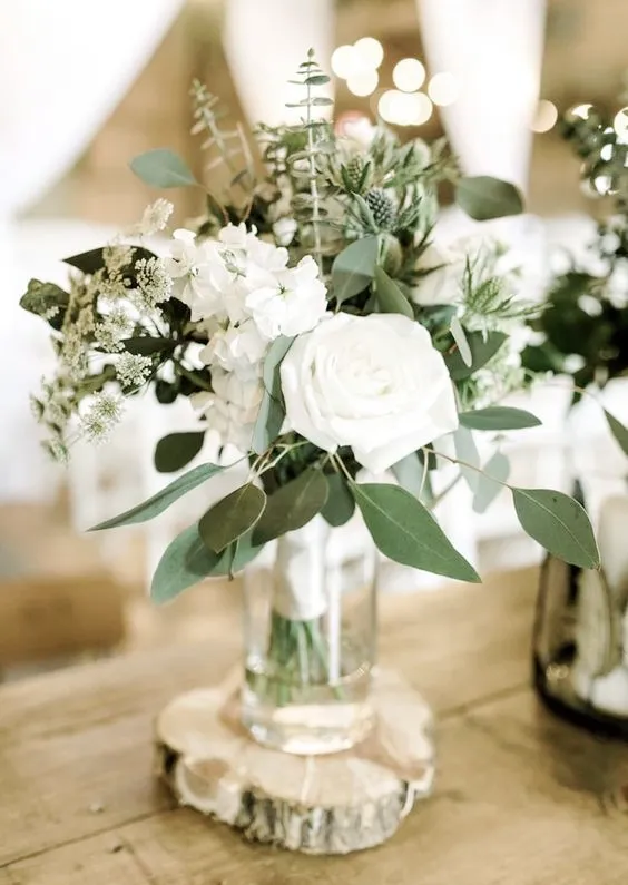 13 Easy Winter Wedding Centerpiece Ideas 11