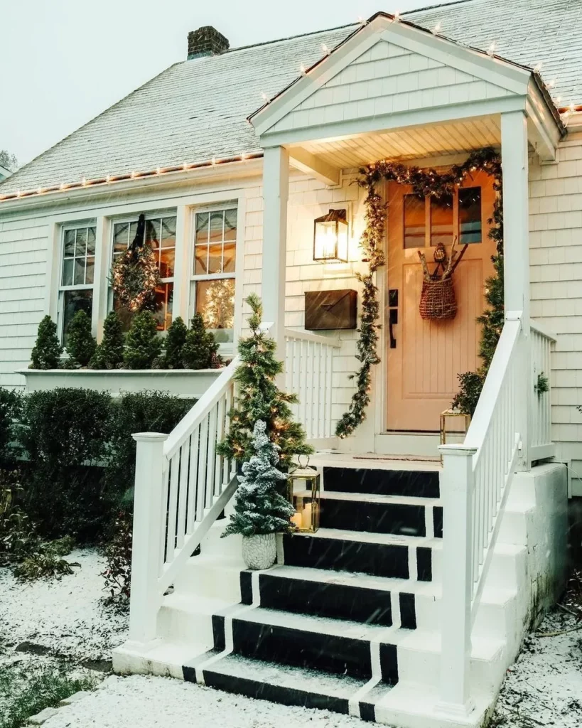 14 Ideas for Decorating Your Winter Home to Add the Personal Touch to Your Front Porch 03