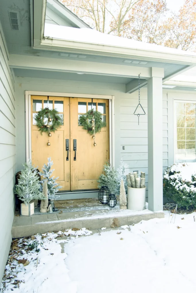 14 Ideas for Decorating Your Winter Home to Add the Personal Touch to Your Front Porch 06