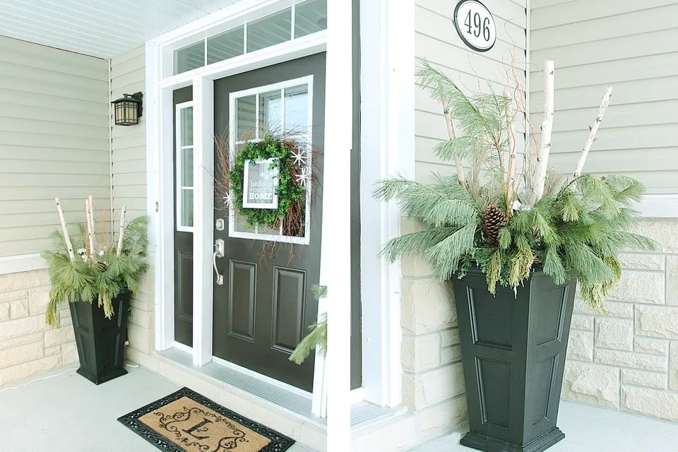 14 Ideas for Decorating Your Winter Home to Add the Personal Touch to Your Front Porch 07