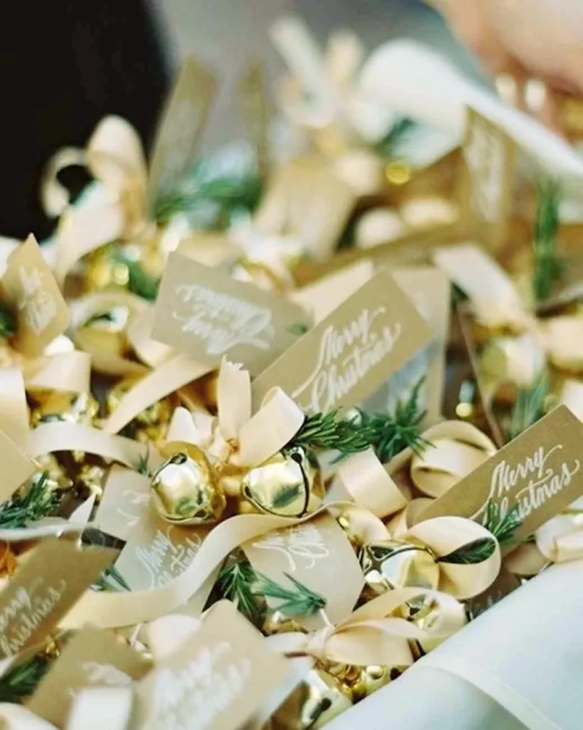 14 Unique but Elegant Winter Wedding Favor Ideas