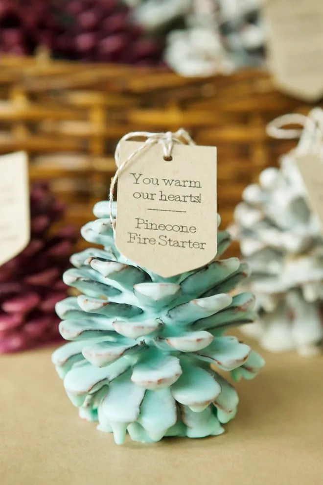 14 Unique but Elegant Winter Wedding Favor Ideas 02