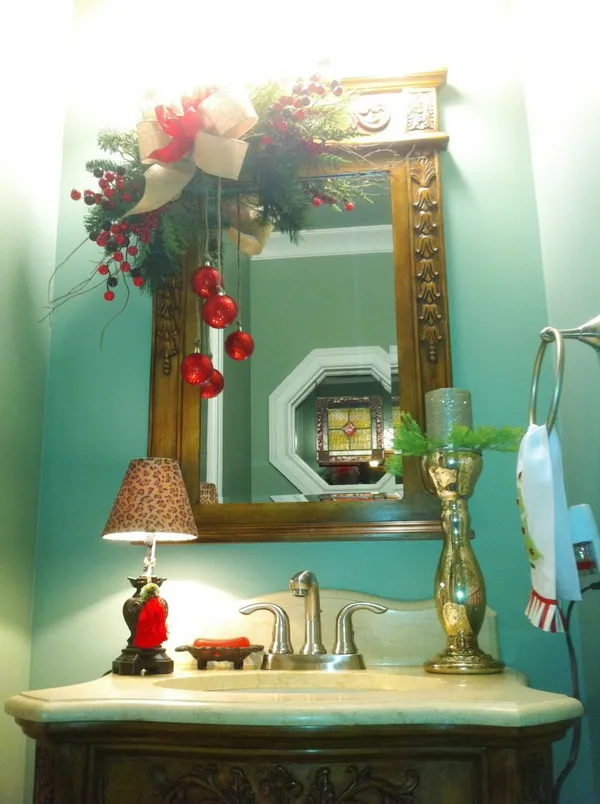 15 Best Christmas Bathroom Decoration Ideas For This Winter 05
