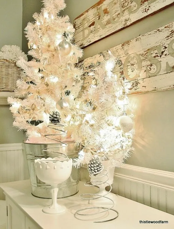 15 Best Christmas Bathroom Decoration Ideas For This Winter 10