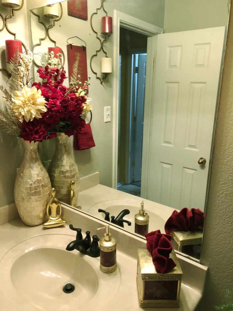 15 Best Christmas Bathroom Decoration Ideas For This Winter 13