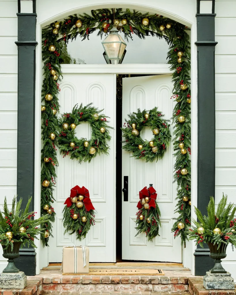 15 Decorating Ideas Your Front Door For the Holidays