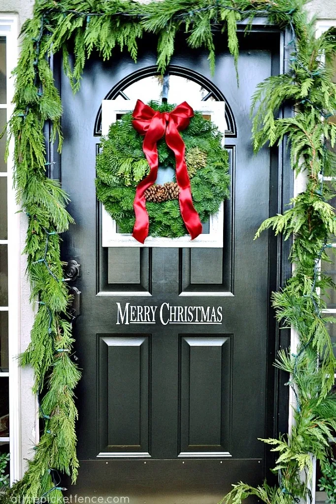 15 Decorating Ideas Your Front Door For the Holidays 06